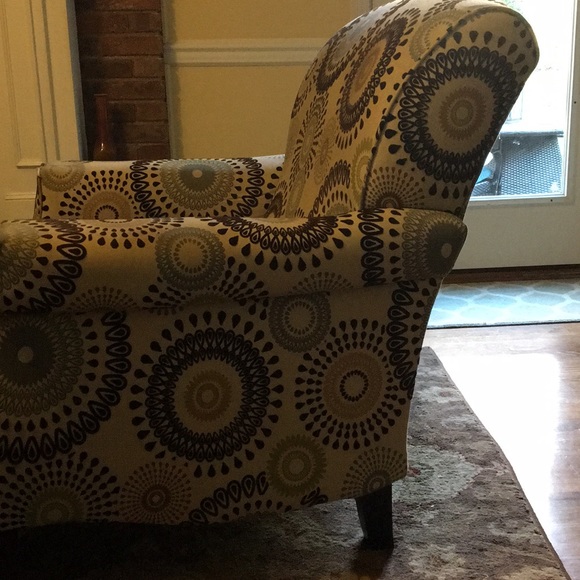 Haverty’s Chair - Picture 2 of 3